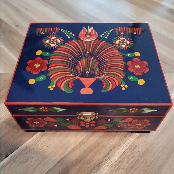 Dresses & Skirts - Isaac Mizrahi Black Skirt